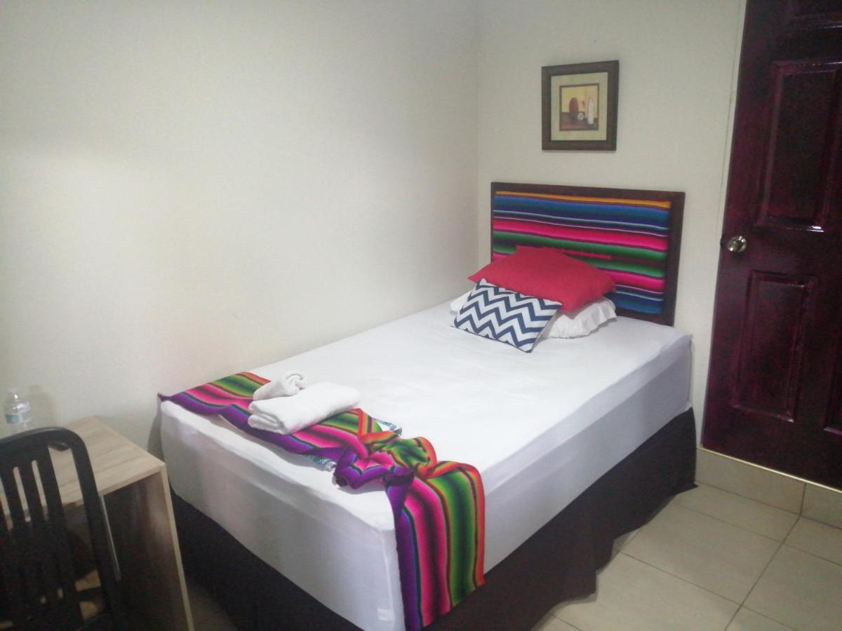 Hotel Antiguo Antiguo Cuscatlan Phòng bức ảnh